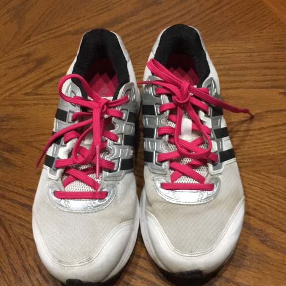 Adidas tennis shoes - Picture 2 of 4